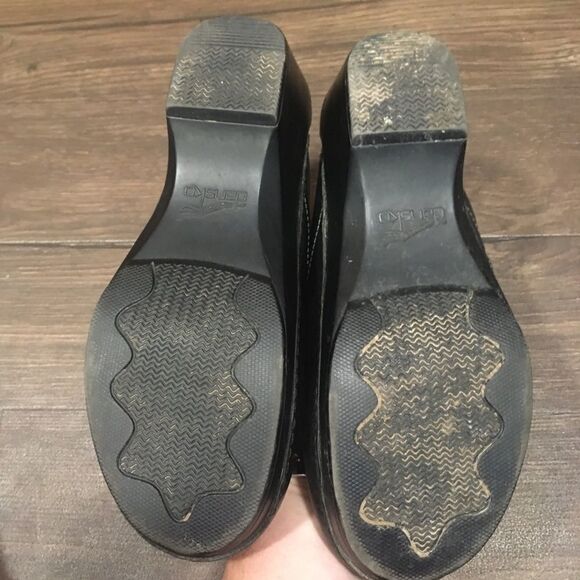 Dansko slip on black embroidered size 9/40 clogs - Picture 2 of 4